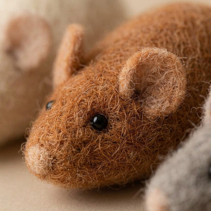 Trío de Ratones de Lana para gato — detalle de materiales — Mora & Bigotes